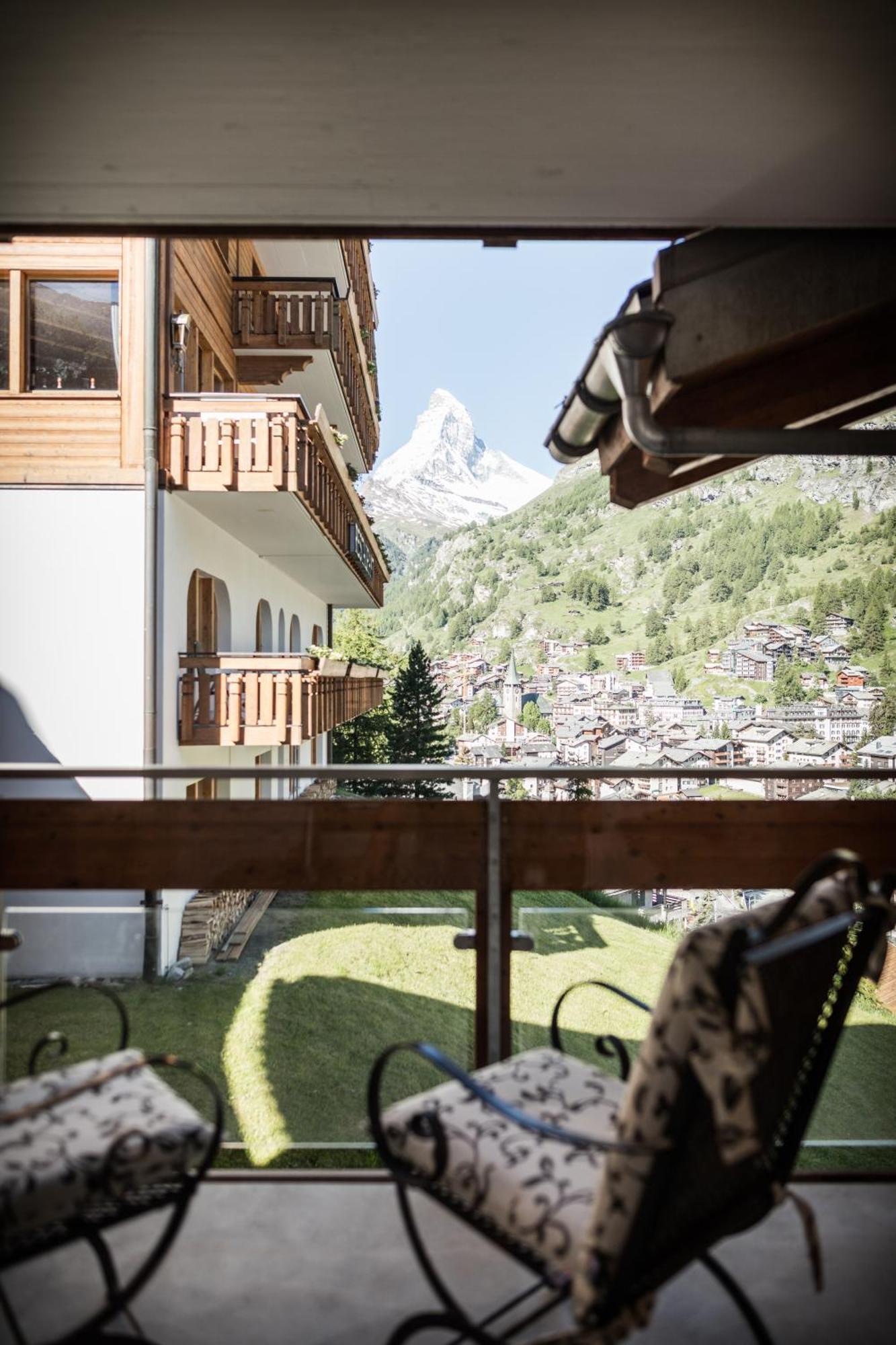 Petit Chalet By Schoenegg Zermatt Bagian luar foto